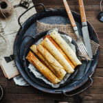 European Retro Metal Plate With Handles Handcrafted Round Wrought Vintage Storage Bread Tray Home Decoration Garden Restaurant - 3